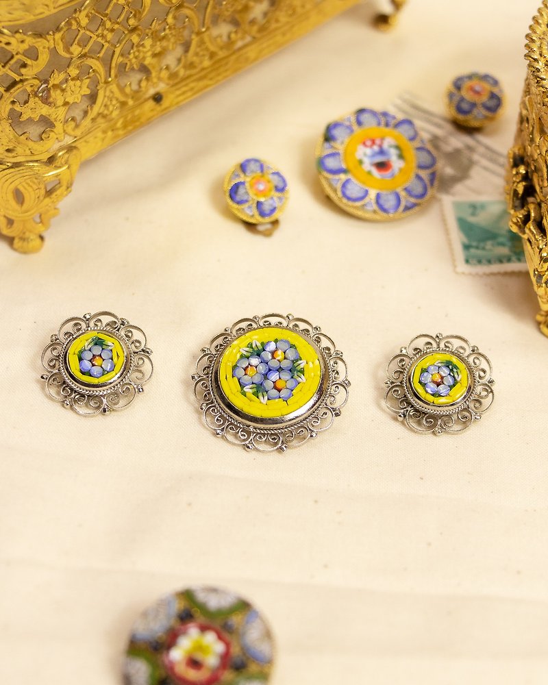 Italian antique micro mosaic mosaic traditional craft yellow bottom forget-me-not filigree edge brooch Clip-On set - ต่างหู - แก้ว สีเหลือง