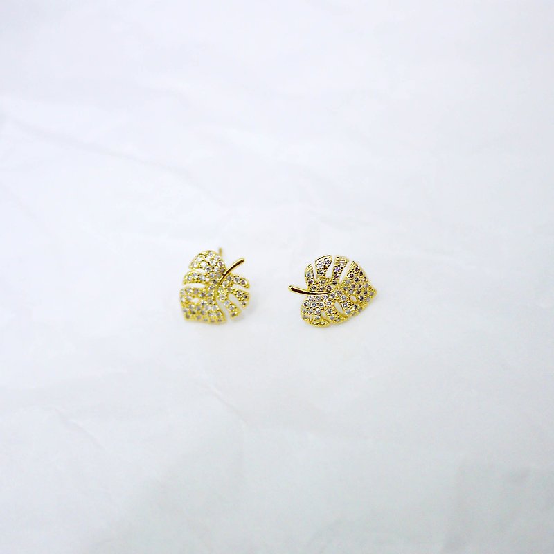 Detailed Bronze Monstera Earrings - ต่างหู - โลหะ สีทอง