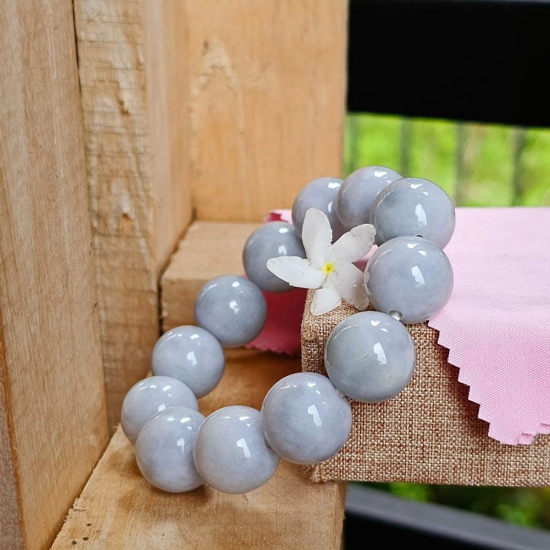Burmese Jade Bracelet Creamy White Gray Good Texture Smooth Natural Size 17.5 mm - 手鍊/手環 - 玉石 透明