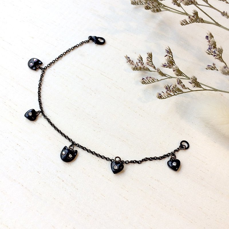 Black cat bracelet, Charm Bracelets, cat sculpture, cat lover gifts - 手鍊/手環 - 黏土 黑色