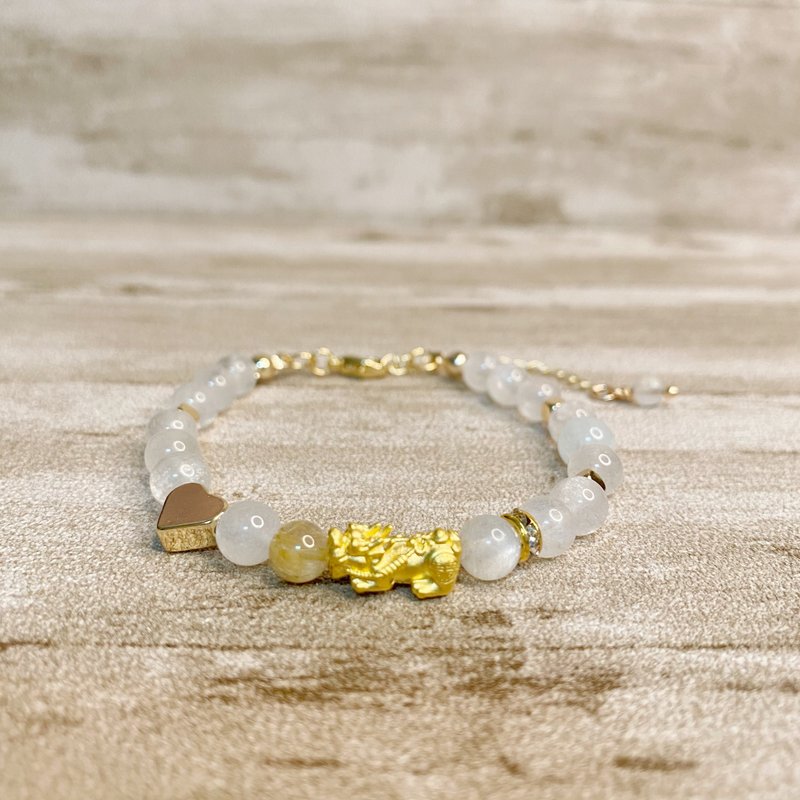 Pure Gold Pixiu Moonstone Titanium Crystal Bead Bracelet JYL Next-hand Made - สร้อยข้อมือ - เครื่องประดับ สีเหลือง