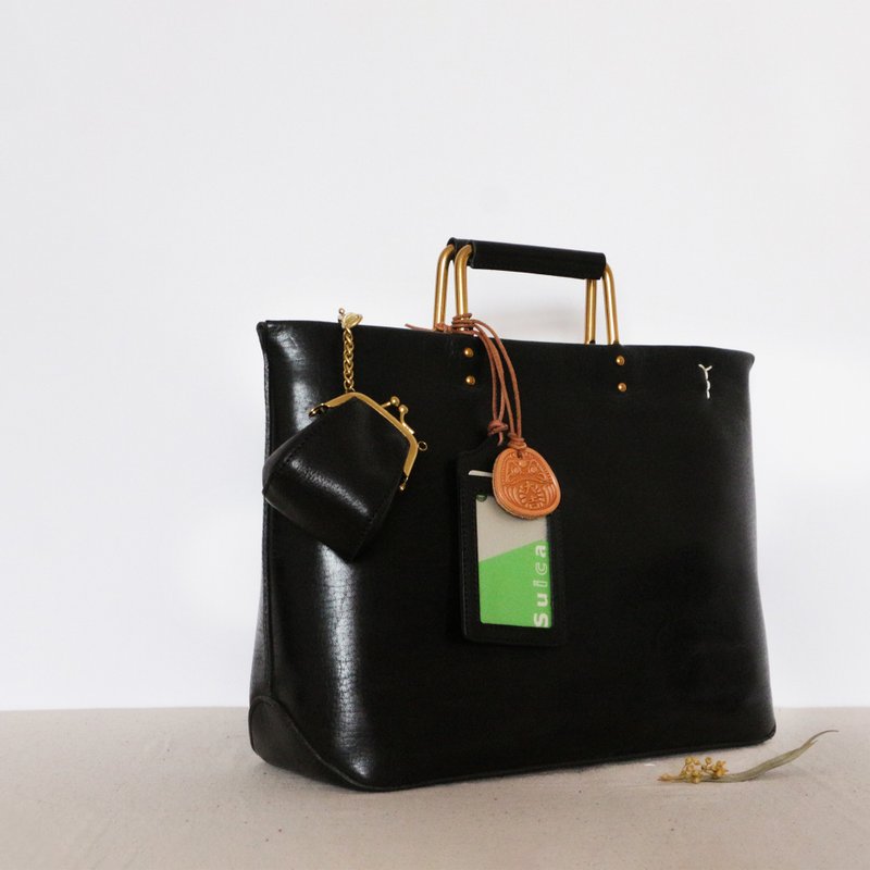 A4 size compatible simple cowhide handbag commuting diagonal hanging 2Way shoulder bag business storage bag black - กระเป๋าแมสเซนเจอร์ - หนังแท้ สีดำ