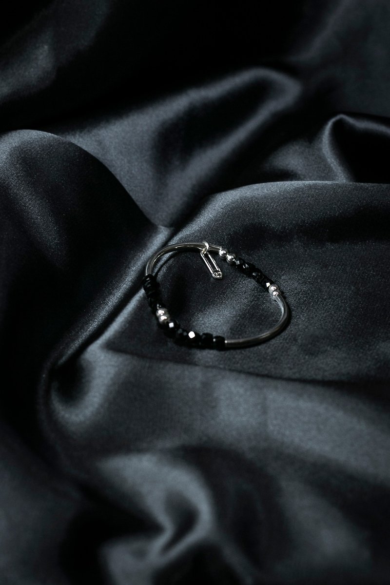 GAIA27-Black Spinel Silver Bracelet - สร้อยข้อมือ - คริสตัล สีดำ