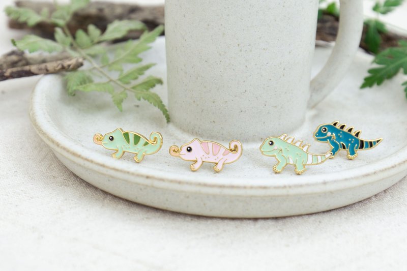 Chameleon/Green Iguana clip-on earrings medical steel needle - ต่างหู - วัตถุเคลือบ สีเขียว