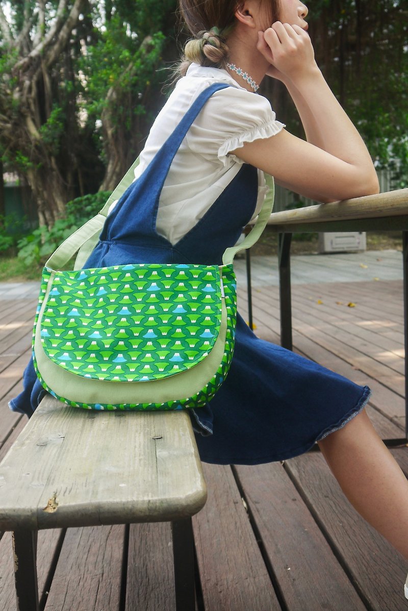 [Full] Fuji semicircular oblique backpack / shoulder bag - กระเป๋าแมสเซนเจอร์ - กระดาษ สีเขียว