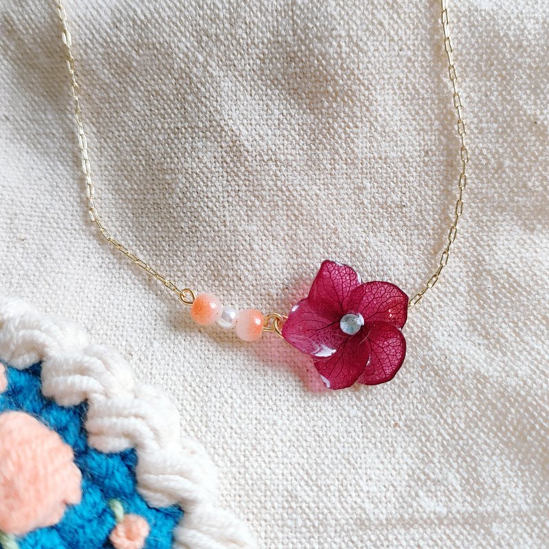 Warm Core Sunflower_Wine Red Anna Hydrangea Real Flower Necklace/Handmade Earrings/Creative Handmade - สร้อยคอทรง Collar - พืช/ดอกไม้ สีแดง