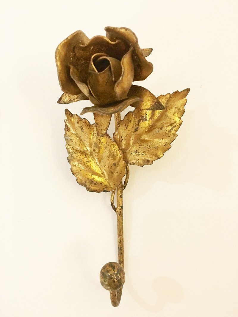 Dimensional relief rose ancient brass paint iron hooks Picks de Bea selection of American antiques - ของวางตกแต่ง - โลหะ สีทอง