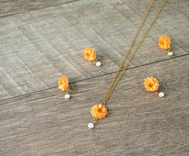 calendula necklace