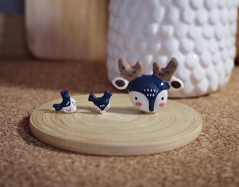 Deer set of earrings and brooch - 胸針/心口針 - 黏土 藍色