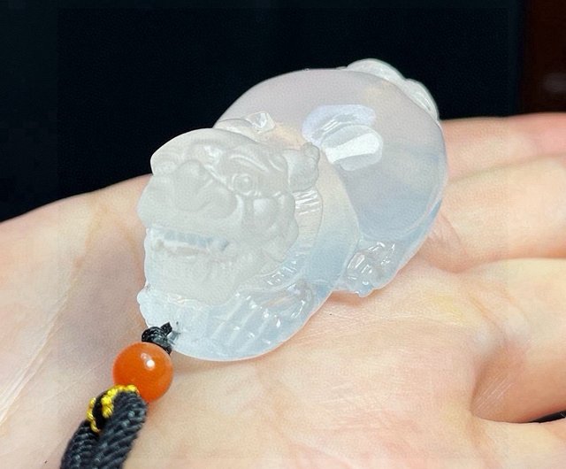 天然白水晶の貔貅（ひきゅう）ペンダント。透明感のあるクリスタルが