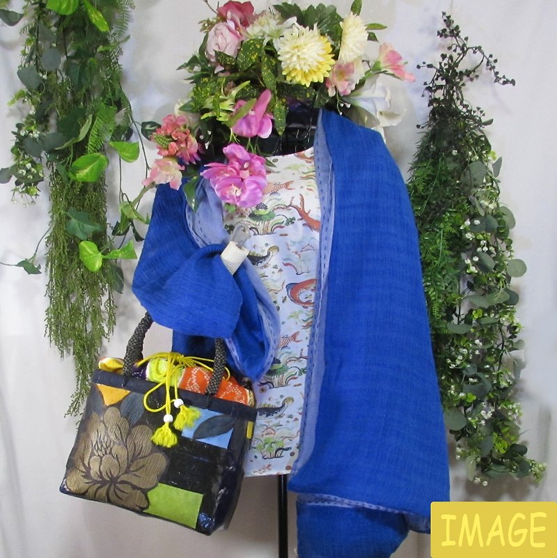 Basket bag/Ikkanbari/A black background with golden brown flower lover, colorful felt, and denim/The inside is brown/2 types of cloth drawstring bags available/Convenient size - อื่นๆ - กระดาษ สีนำ้ตาล