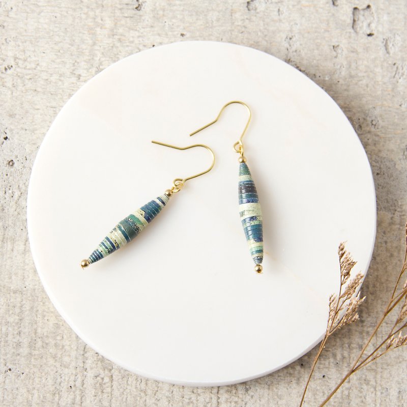[Small paper hand made / paper art / jewelry] calm people single bead spindle earrings - Earrings & Clip-ons - Paper Blue