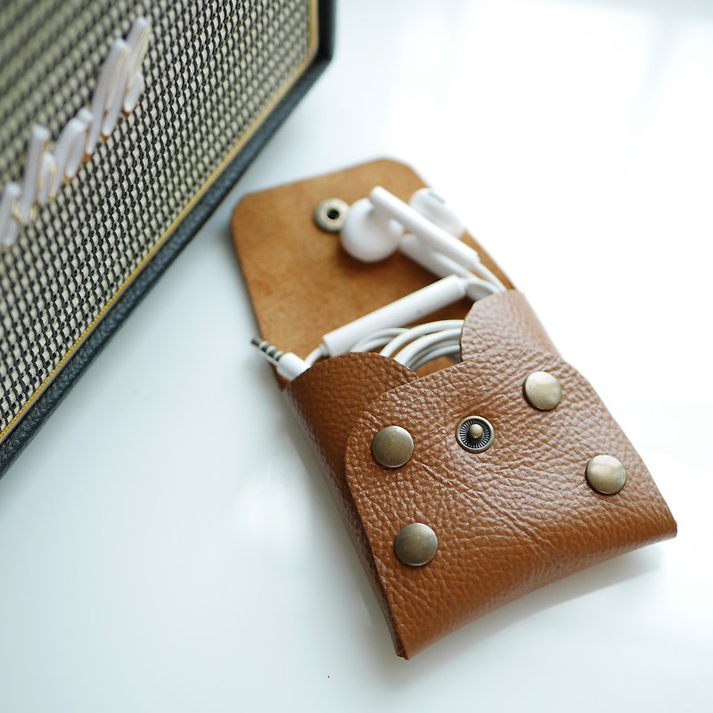 กระเป๋าหนังกะดุม สำหรับ ใส่เหรียญ เก็บหูฟัง หรือสิ่งของชิ้นเล็ก - กระเป๋าใส่เหรียญ - หนังแท้ สีนำ้ตาล