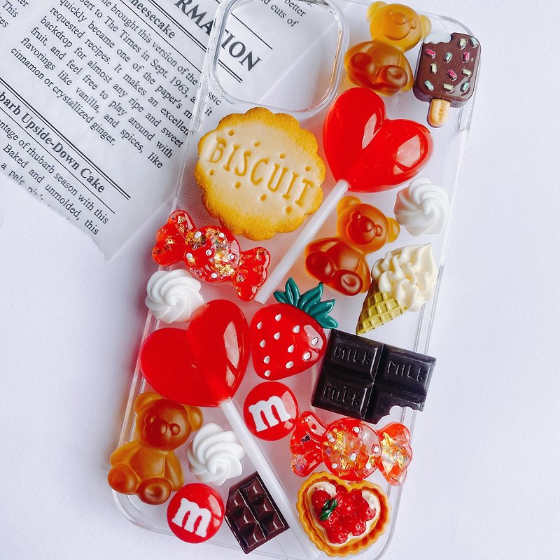 iPhone13 お菓子のiPhoneケース strawberry  フェイクスイーツ - スマホケース - 粘土 レッド