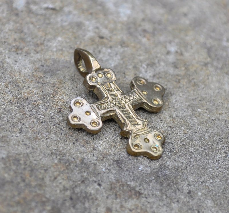 Rustic brass cross necklace pendant,Vintage Brass Cross jewellery,Die Struck - 項鍊 - 銅/黃銅 金色