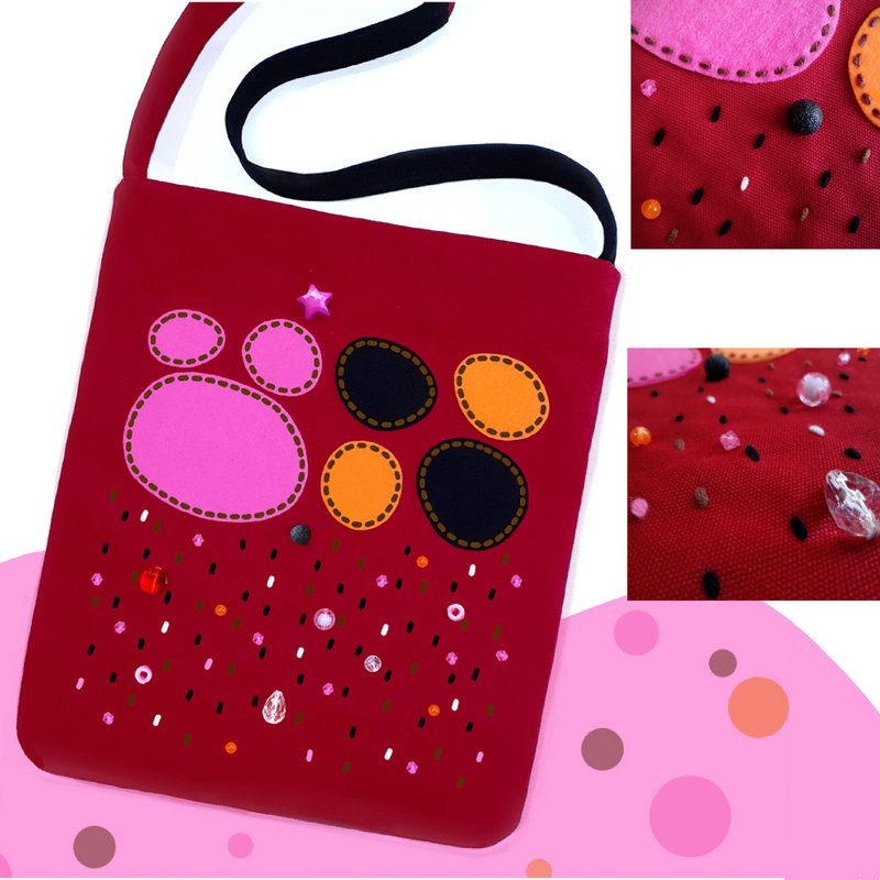 12x14 inch tote. Fun and original with hand-stitched design with felt and beads - 手提包/手提袋 - 其他材質 紅色