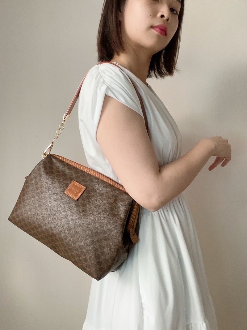 Celine Macadam cloud bag / dual-use with shoulder strap - กระเป๋าแมสเซนเจอร์ - วัสดุกันนำ้ สีนำ้ตาล