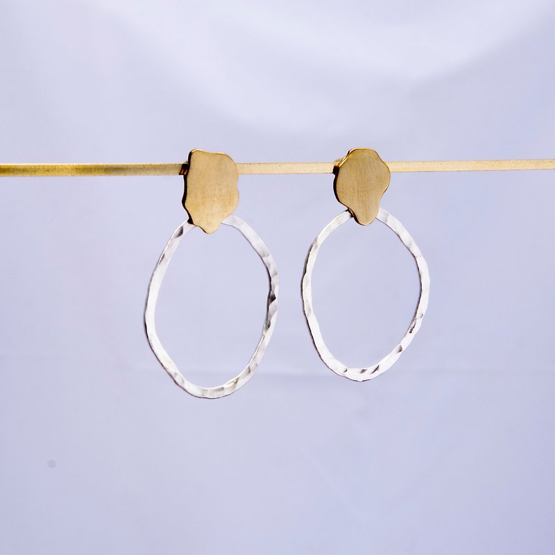 Silver x Brass - Hoop w Random Top Hammered Texture Earrings - Silver Ear stud - Earrings & Clip-ons - Sterling Silver Silver