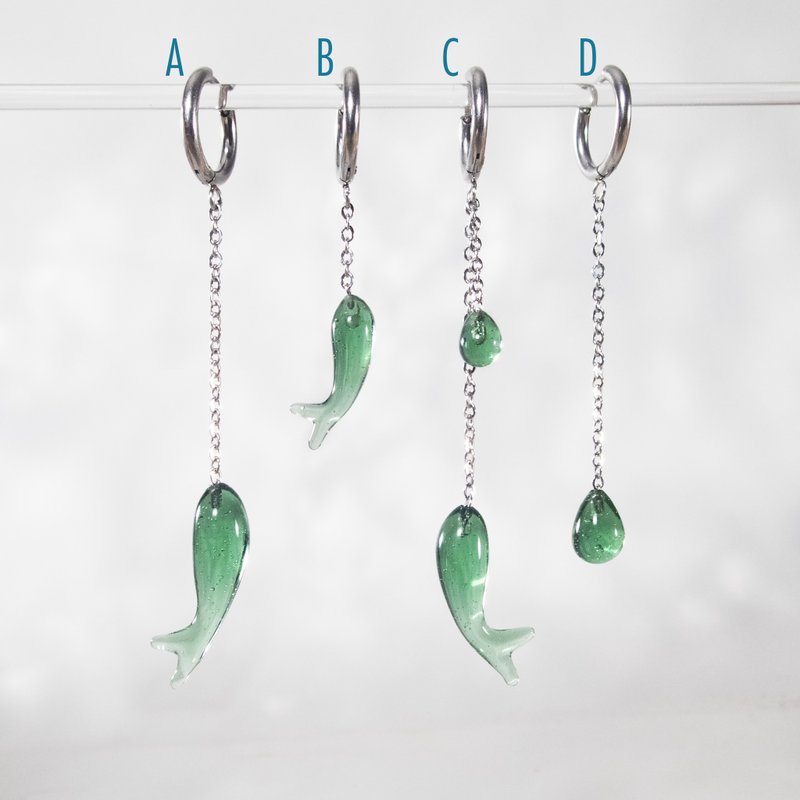 Blown Glass Fish Earrings - 耳環/耳夾/耳骨夾 - 玻璃 藍色