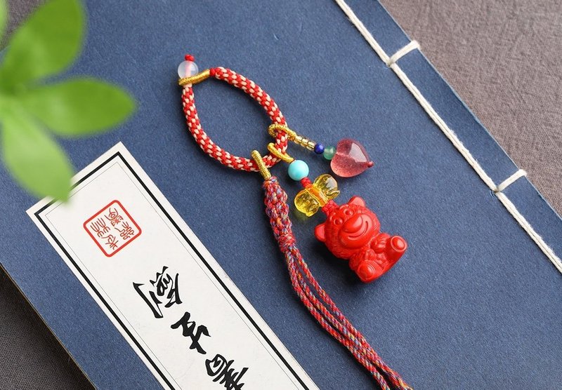 天然原礦硃砂精品紅砂 草莓熊 包掛 鑰匙掛 含量高達95%以上 - 項鍊 - 寶石 