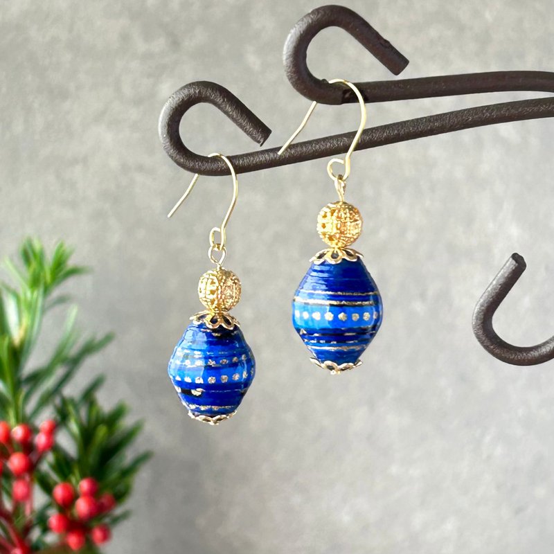 日本の色イヤリング【瑠璃色・ルリイロ】秋冬イヤリング　耳環　和紙　紙珠　ギフト　日本製　クリスマスラッピング - 耳環/耳夾/耳骨夾 - 紙 藍色