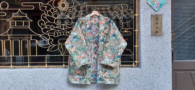 AMIN'S SHINY WORLD 夏日動物園滿版提花 KIMONO - 女大衣/外套 - 棉．麻 多色