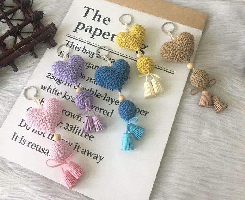 手作編織立體愛心木扣流蘇吊飾/鑰匙圈 - 鑰匙圈/鑰匙包 - 棉．麻 