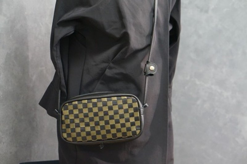 Italian checkered pattern intrecciato mosaic 2WAY function Pochette, with interior key chain, pocket function is substantial. - Messenger Bags & Sling Bags - Genuine Leather Green