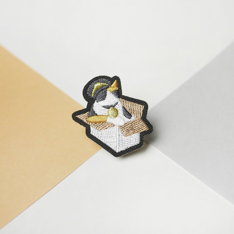 Calico Cat Kitten Embroidery Pin brooch - Brooches - Thread 
