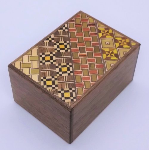 Japanese Puzzle Box OKA １２回仕掛け３寸秘密箱 伝統小寄木・ウォールナット材 パズル箱 箱根寄木細工