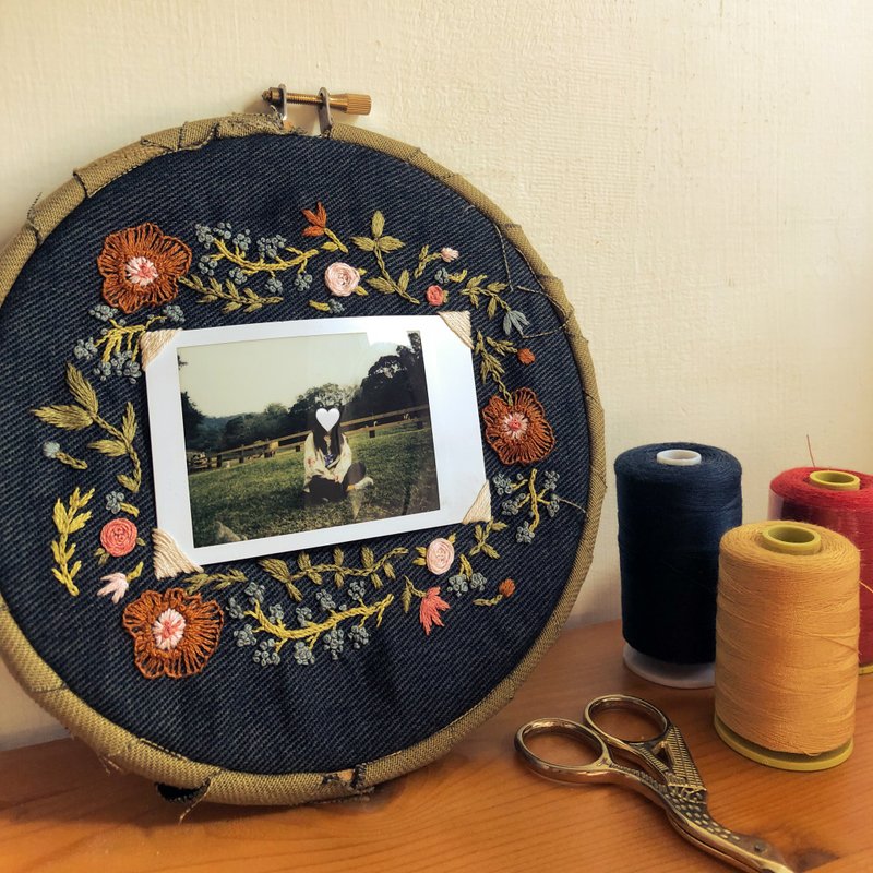 15x15 cm | Embroidery Polaroid Photo Frame | Amber - กรอบรูป - วัสดุอื่นๆ 