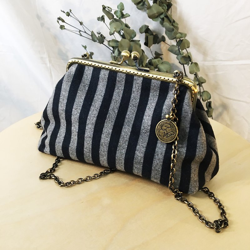 Handmade 2way  frame bag -Egyptian stripes - กระเป๋าแมสเซนเจอร์ - ผ้าฝ้าย/ผ้าลินิน สีน้ำเงิน