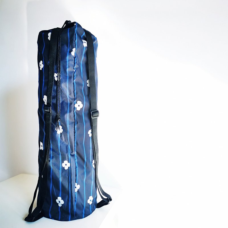 Double strap yoga cushion bag/yoga bag-- Indigo Flower [Limited Handmade] - อุปกรณ์เสริมกีฬา - วัสดุกันนำ้ สีน้ำเงิน