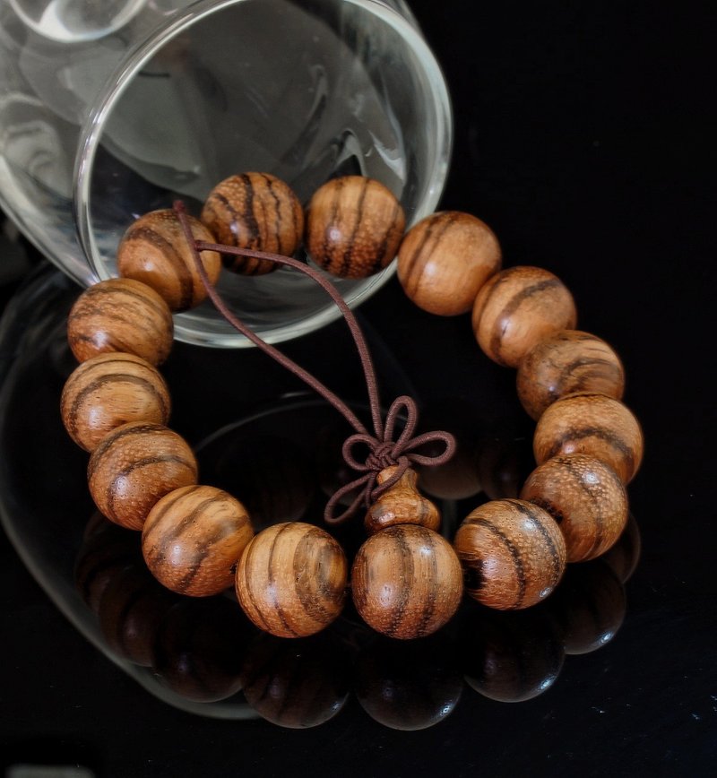 Wood Beads 17 15mm bracelet - สร้อยข้อมือ - ไม้ 