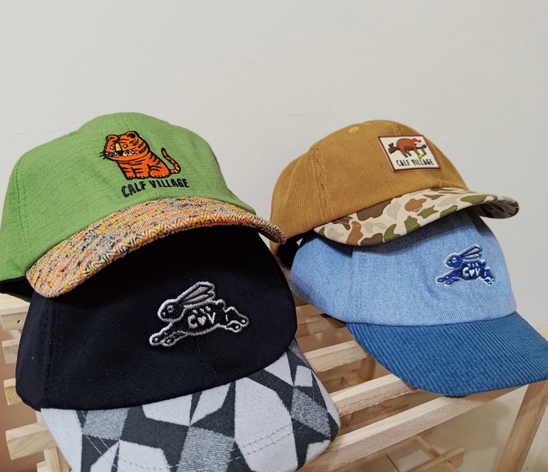 鴨舌帽 拼接 刺繡 樹懶 兔子 動物 戶外 露營 小牛村 - 帽子 - 棉．麻 卡其色