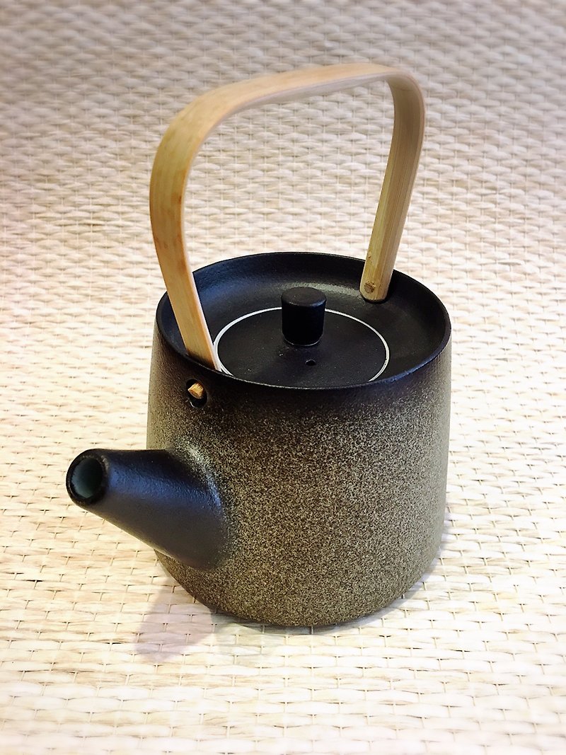 Japanese craft boutique beauty Kun (glaze) - Teapots & Teacups - Pottery 