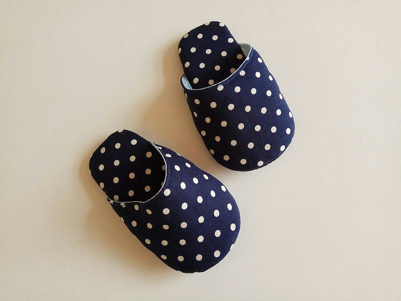 Blue dot white slip indoor slippers indoor shoes kids indoor shoes - รองเท้าเด็ก - ผ้าฝ้าย/ผ้าลินิน สีดำ