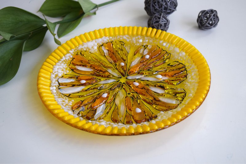 Fused glass dessert dish with lemons - Fused glass art - Lemon candy plates - 盤子/餐盤/盤架 - 玻璃 黃色