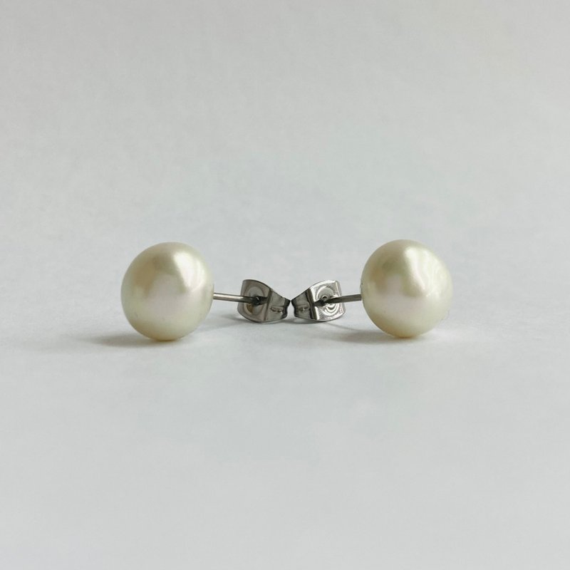 ガラスバロックパールボタンカボションピアス/約10mm/ホワイトピンク/made in japan - 耳環/耳夾/耳骨夾 - 玻璃 白色