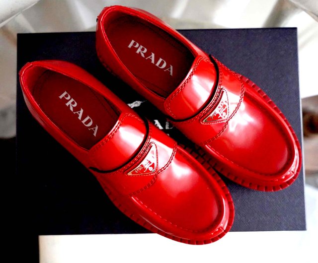 39位 シューズ PRADA 赤 本革 牛革 オックスフォードシューズ 革靴 セーリングシューズ 紳士靴 イタリアの高級ブランド - ショップ  Mr.Travel Genius 骨董品店 メンズ オックスフォード - Pinkoi