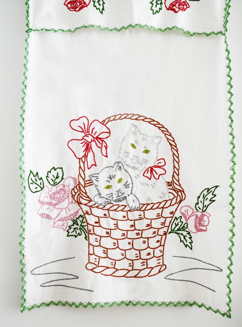 Vintage French Hand Embroidered Tea Towel/Valley (Kitten Pattern) - โปสเตอร์ - ผ้าฝ้าย/ผ้าลินิน สีเขียว