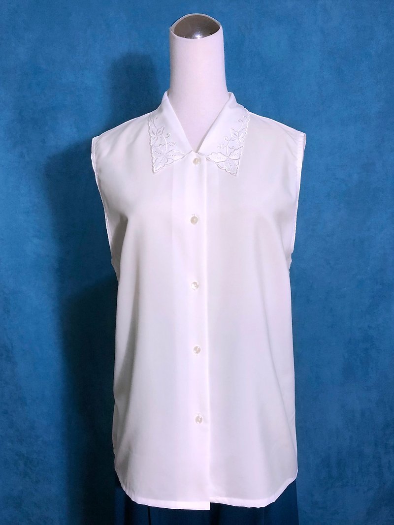 Embroidered Piping Neck Sleeveless Vintage Shirt / VINTAGE - เสื้อเชิ้ตผู้หญิง - เส้นใยสังเคราะห์ ขาว