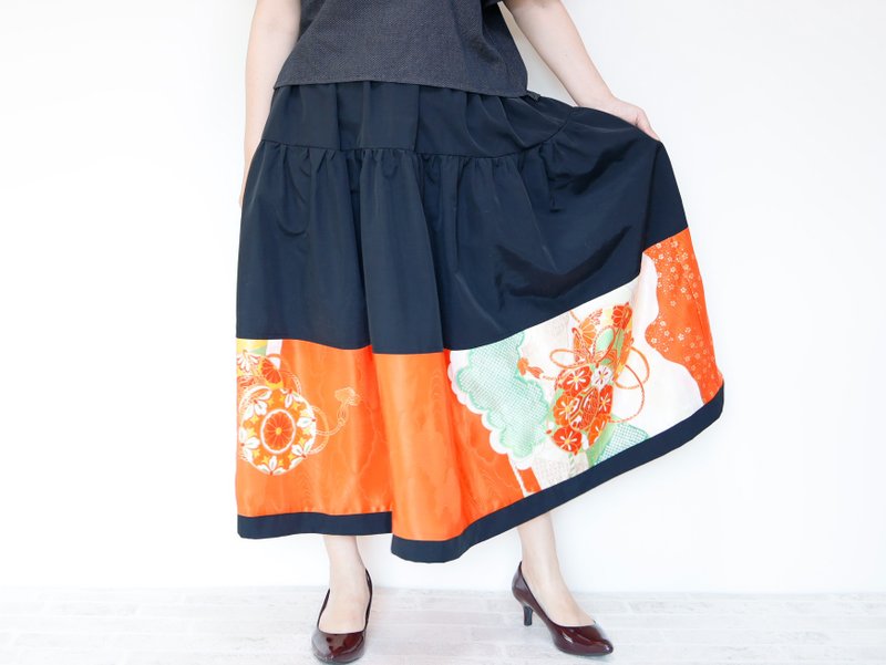 HAREGI SKIRT -ビンテージの着物地を使ったフレアスカート ロング 着物リメイク １点物 - 裙子/長裙 - 聚酯纖維 黑色