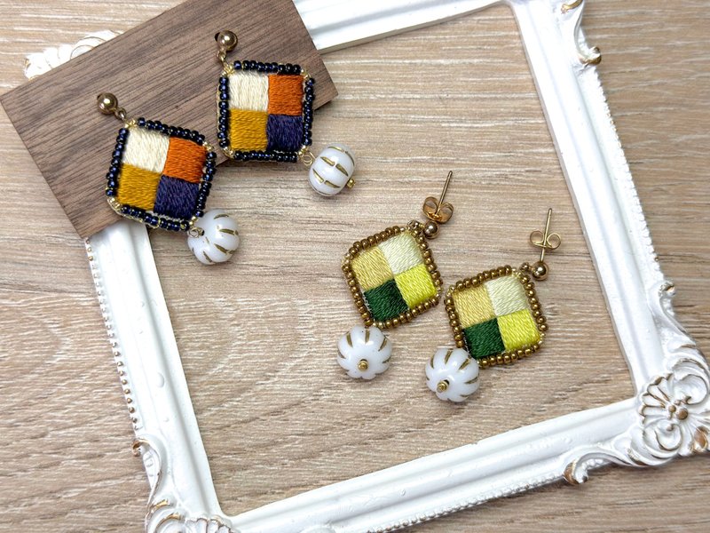 Handmade embroidery vintage style earrings - ต่างหู - ผ้าฝ้าย/ผ้าลินิน หลากหลายสี