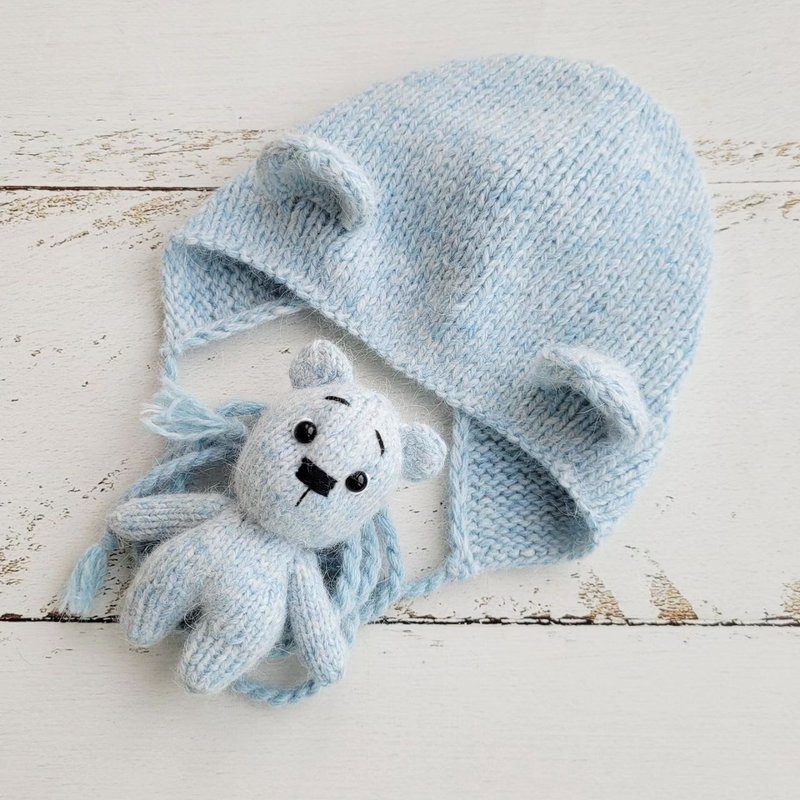 Newborn Light Blue Bear bonnet and stuffed toy, Knitted baby photo prop - 嬰兒手鍊/飾品 - 羊毛 藍色