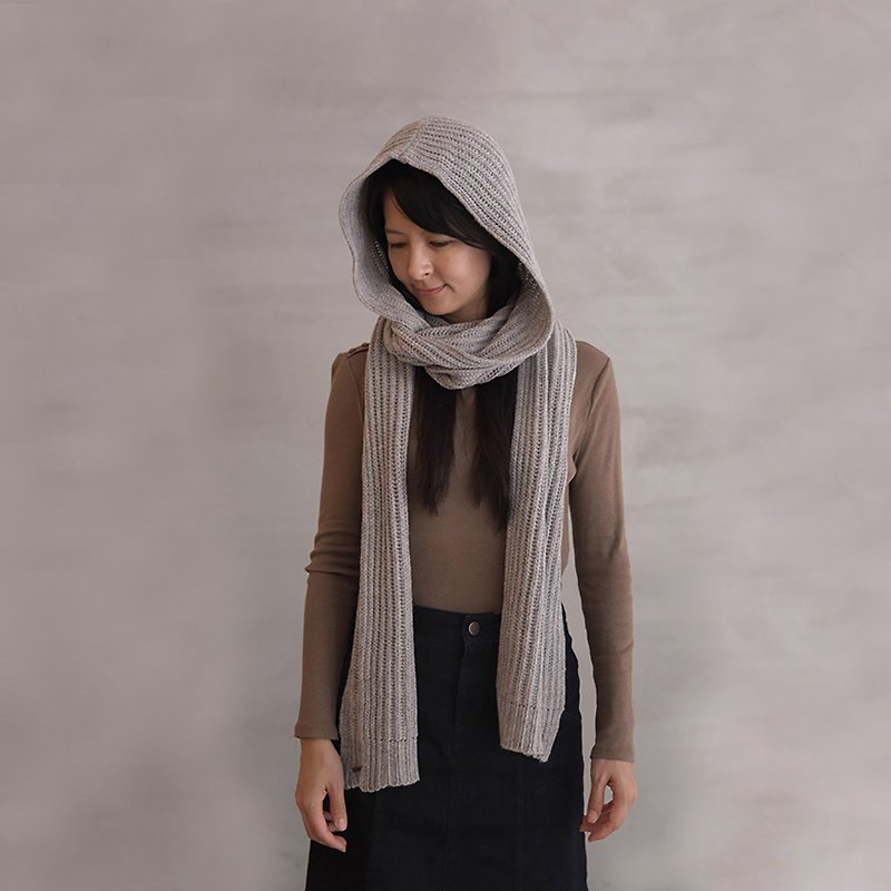Embrace the winter hooded scarf Warm Your Heart Scarf - ผ้าพันคอถัก - วัสดุอื่นๆ สีเทา
