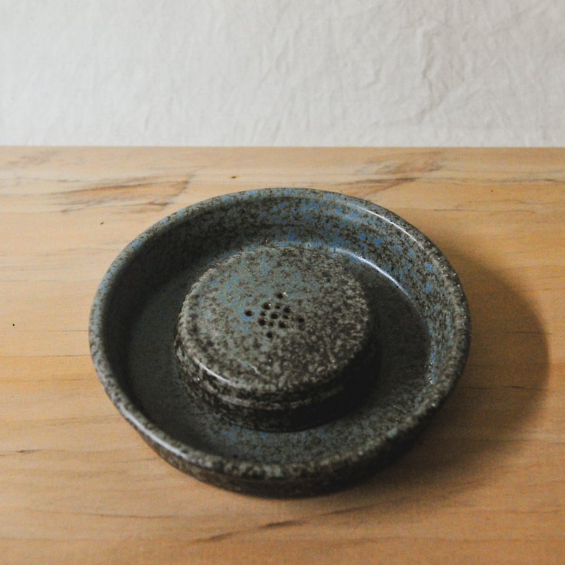 Pottery hand made blue black tea tray / dry foam Taiwan - ถ้วย - ดินเผา สีดำ