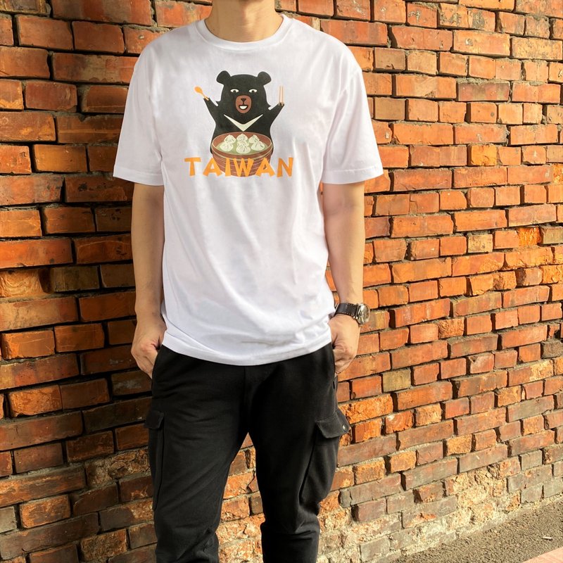 MILU Taiwan Story T-Shirt/Oh Bear Loves Xiaolongbao Short Sleeve T-Shirt/Cotton Taiwanese Taiwanese - เสื้อยืดผู้ชาย - ผ้าฝ้าย/ผ้าลินิน 