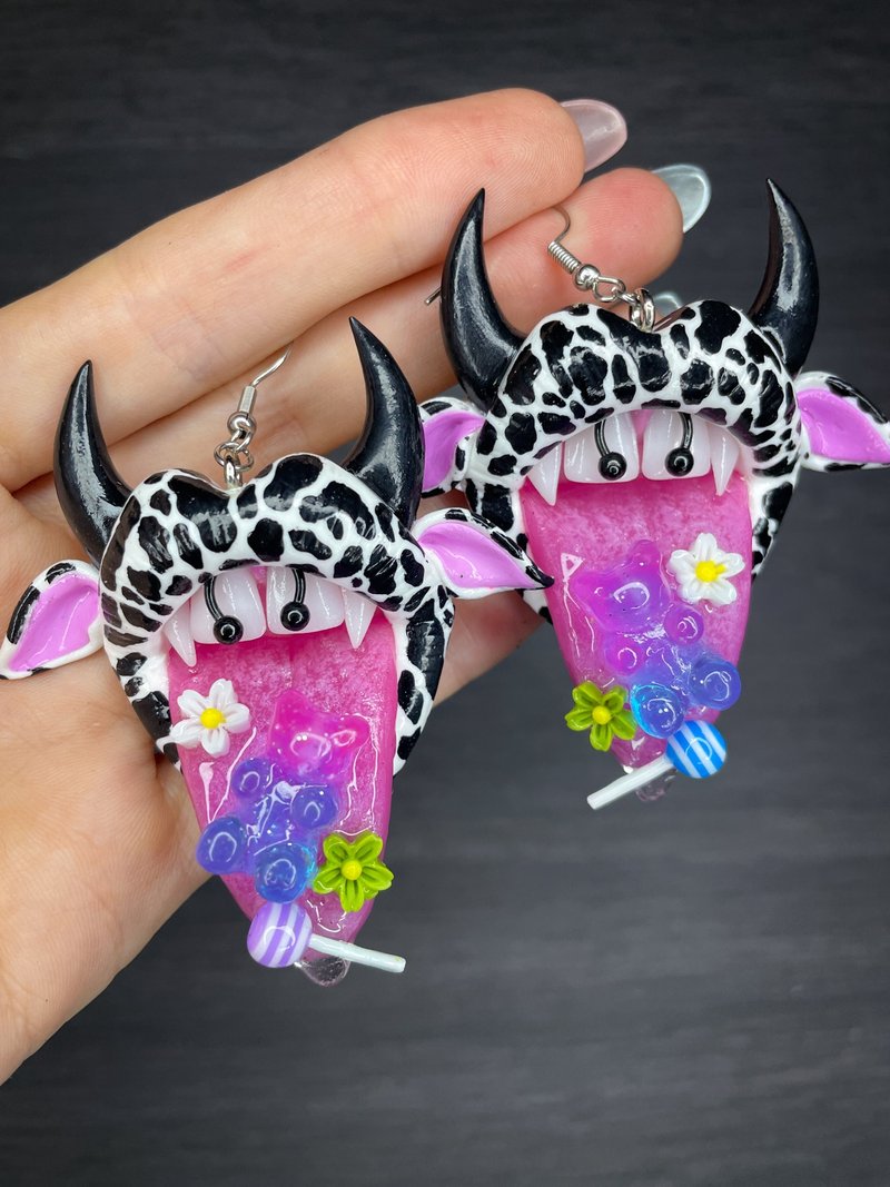 Earrings. Cow lips with candies. - 耳環/耳夾/耳骨夾 - 黏土 