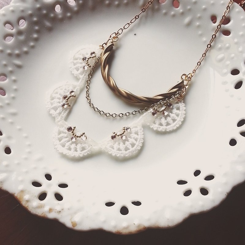 Korakuen Korakuen**lace elbow three brass spiral chain**gorgeous retro style long chain - Necklaces - Paper White